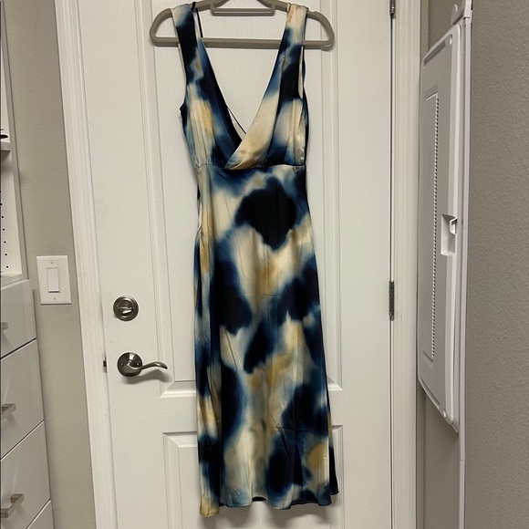 Gradient Satin V-Neck Dress - Blue/White - Picture 5 of 8